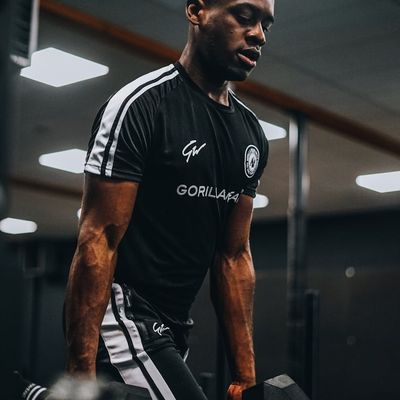 Man doing a plank exercise with proper form.